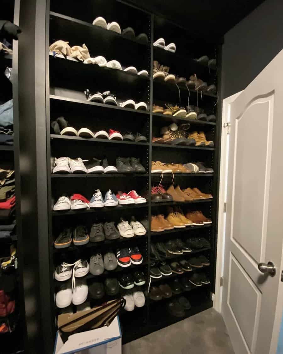 Closet with footwear shelf