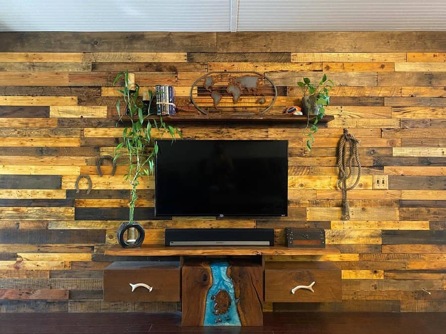 Tv wall with pallet backdrops