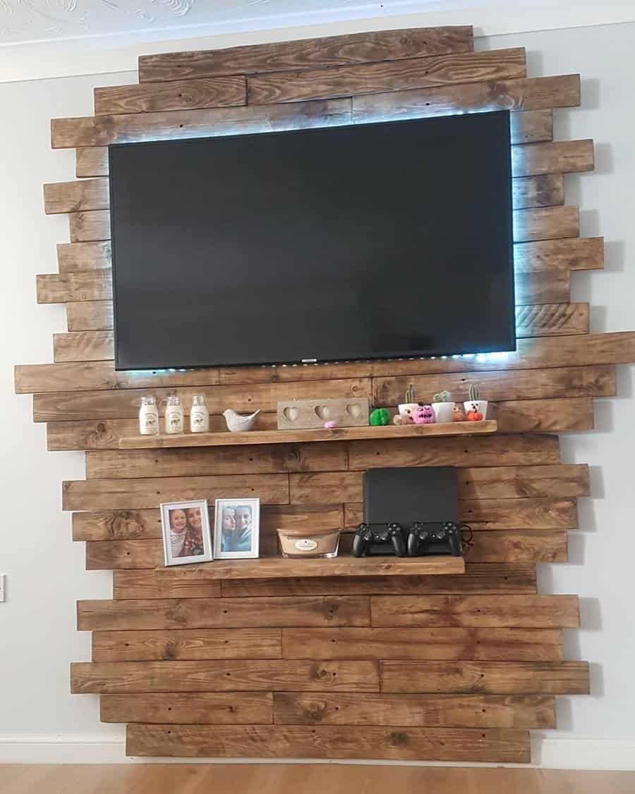 Tv wall with pallet backdrops