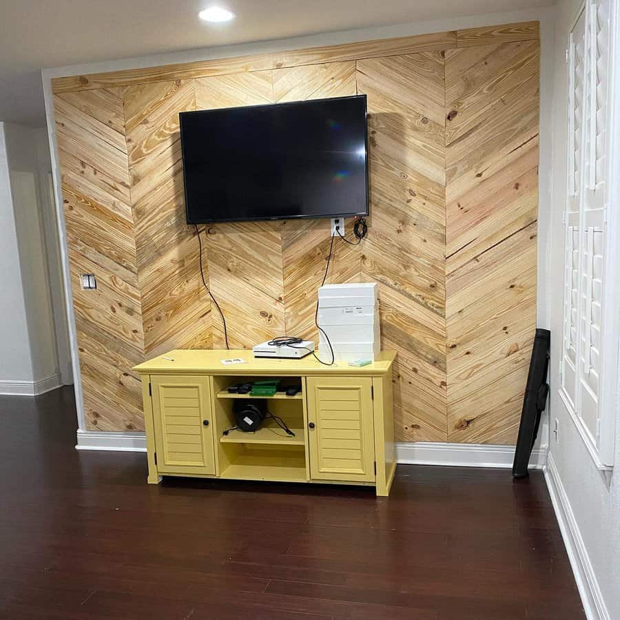 Tv wall with pallet backdrops