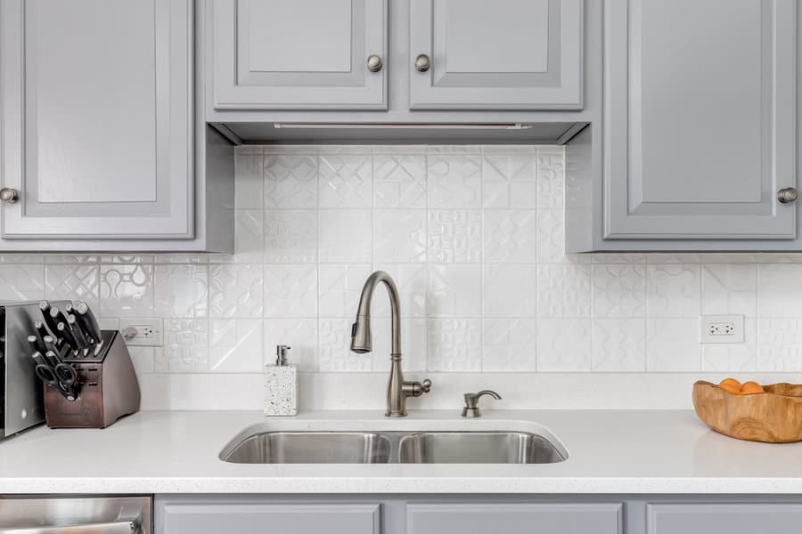 textured white kitchen backsplash