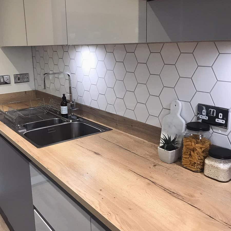 Hexagon tile kitchen backsplash