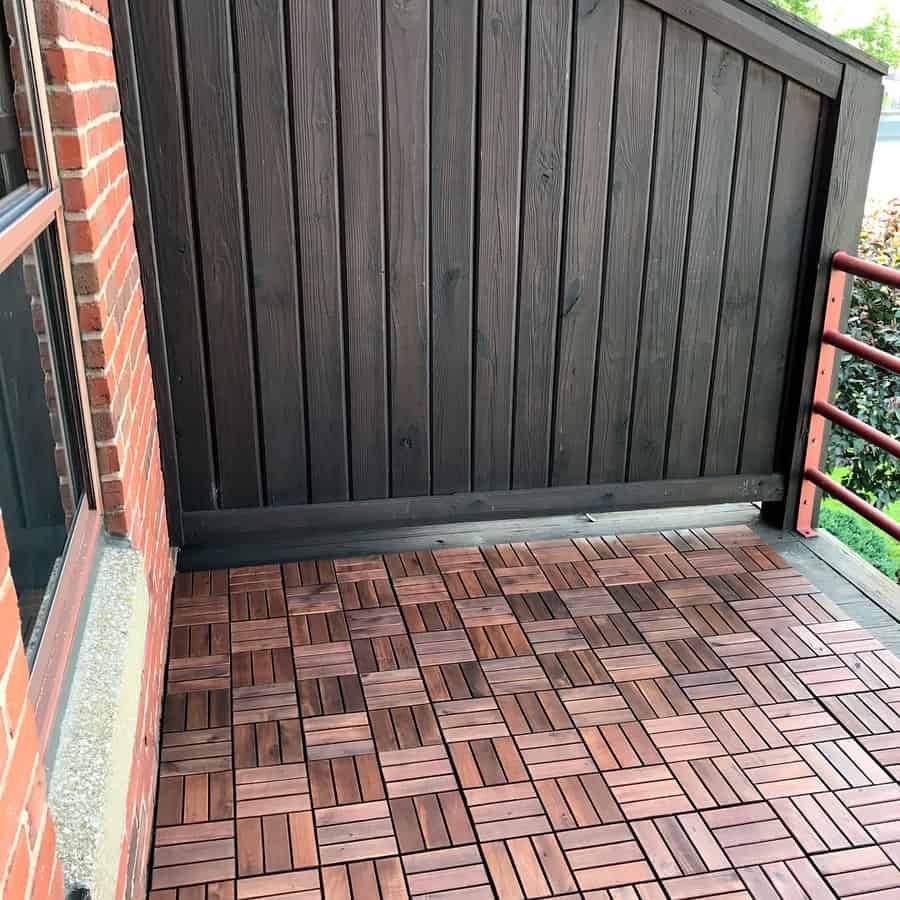 Deck tile