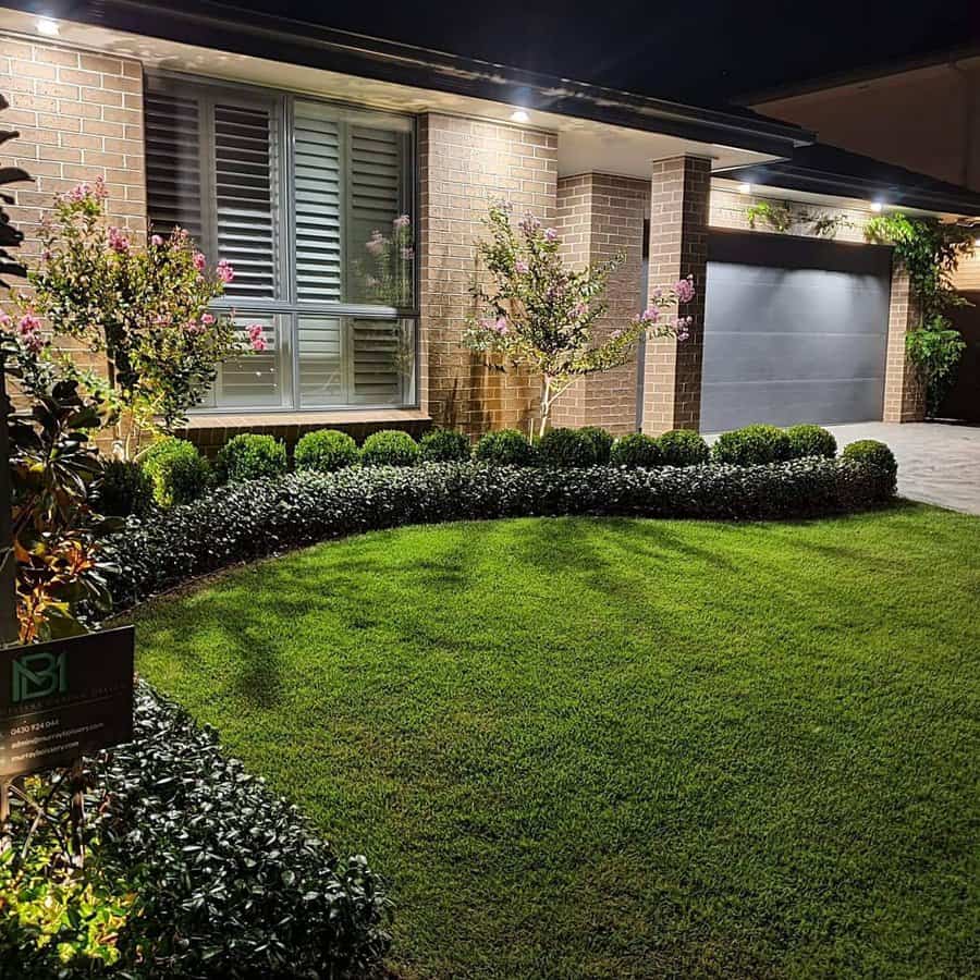 Topiary Landscaping Ideas For Front Of House murrayboissery