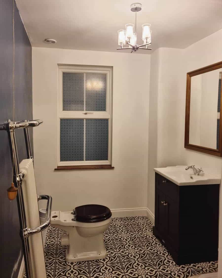 Modern bathroom with classic lighting 