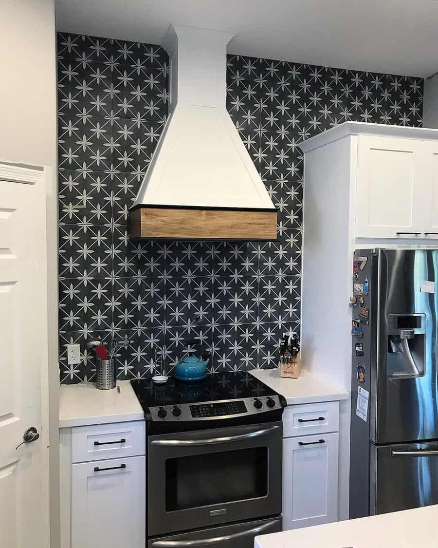 Traditional range hood