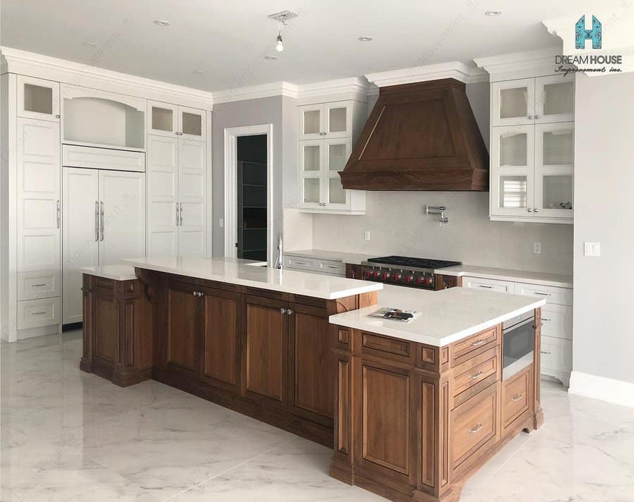 Traditional kitchen island