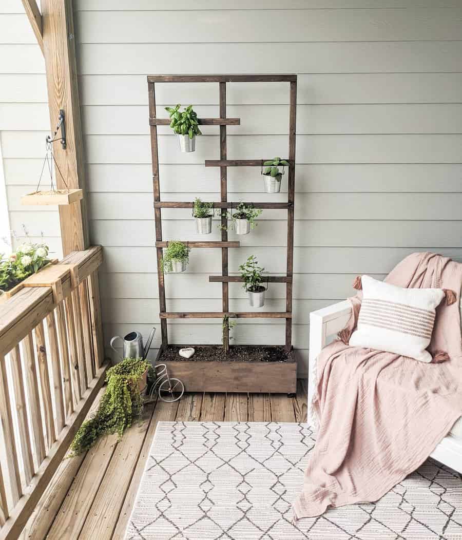 Planter with trellis