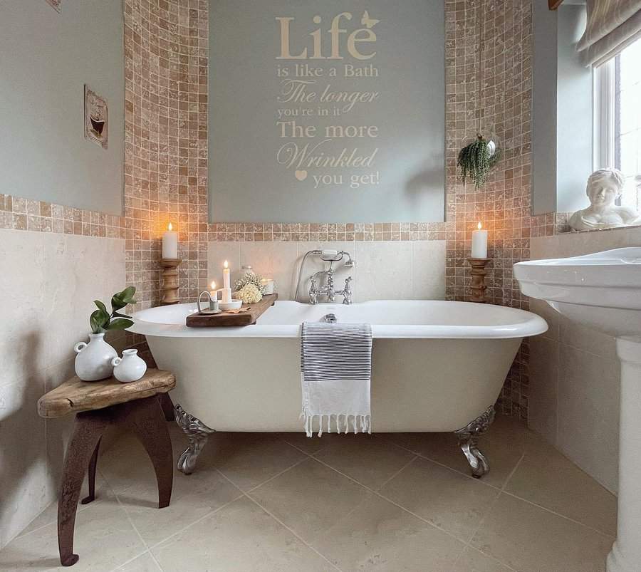 Small bathroom with a free-standing bathtub