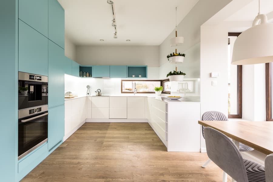 Two tone kitchen cabinets