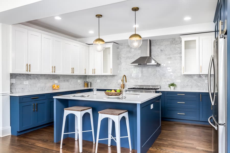 Two tone kitchen cabinets