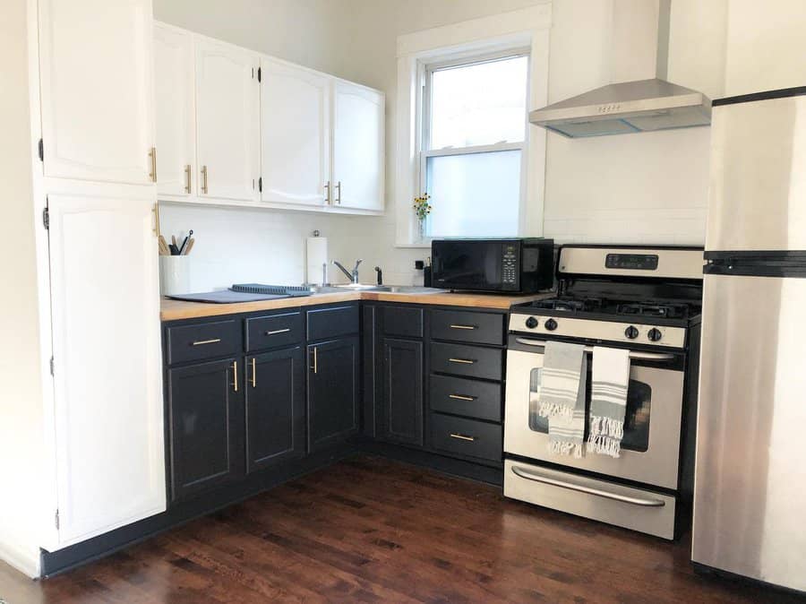 Two tone kitchen cabinets