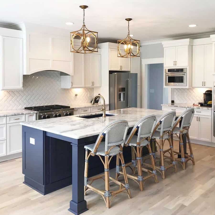 Under cabinet range hood