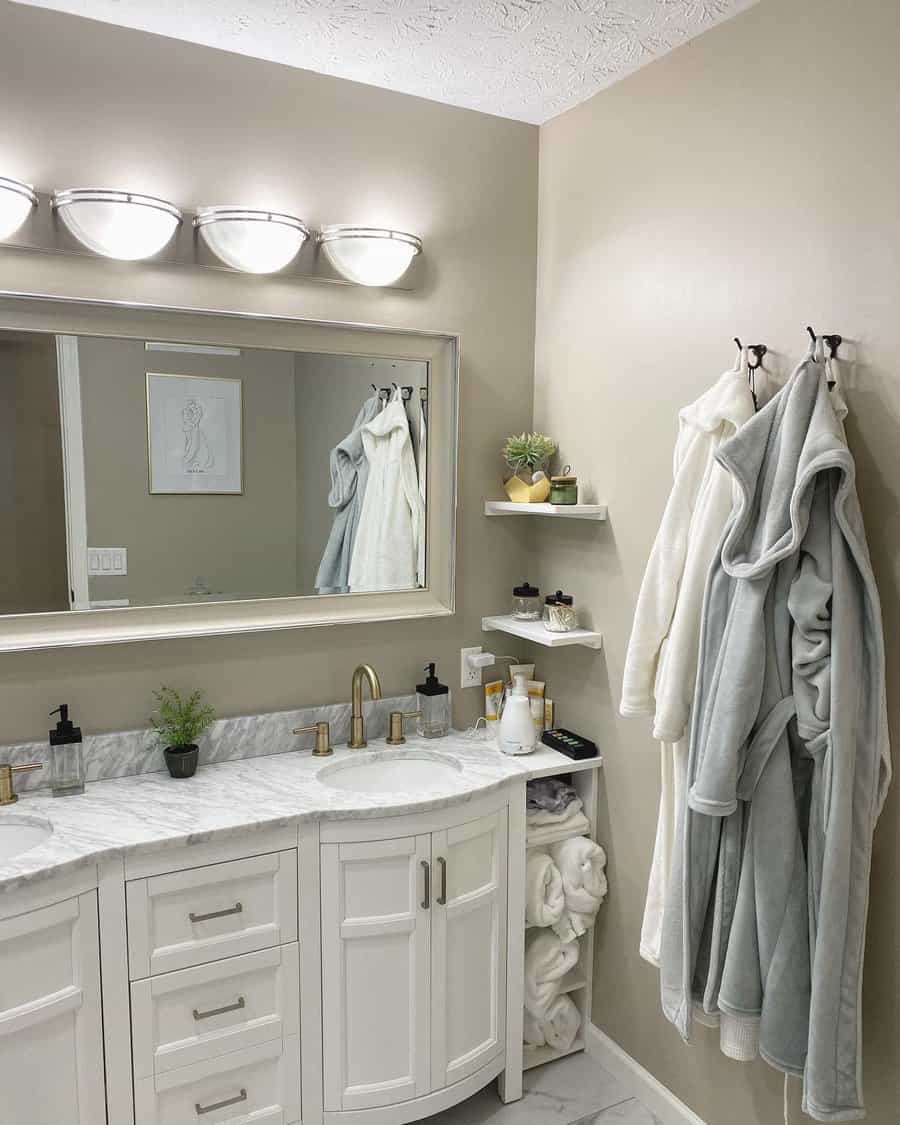 Bathroom cabinet wIth marble countertop