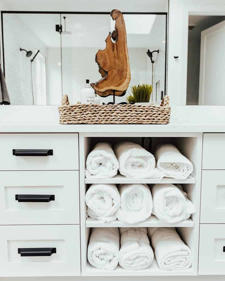 Vanity towel shelf