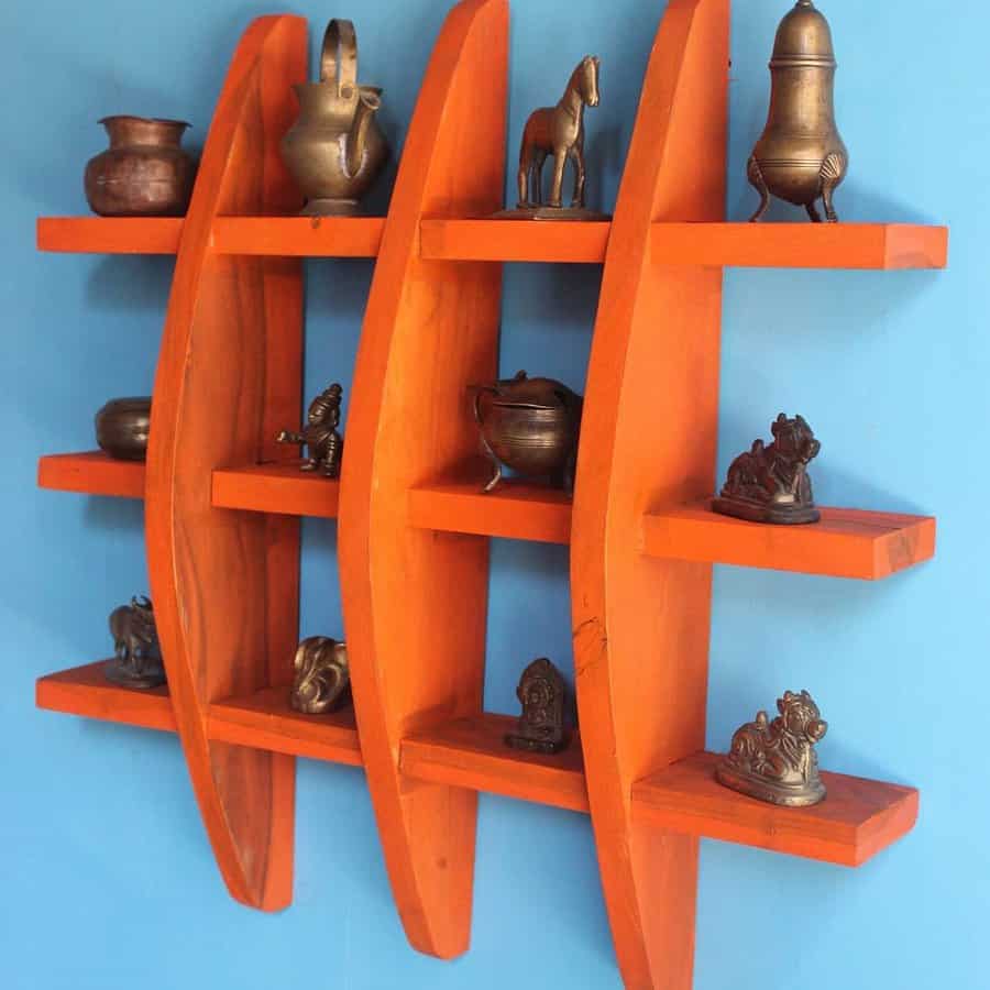 Mini wall shelf with copper figures