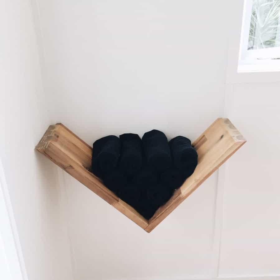 Floating towel shelves 