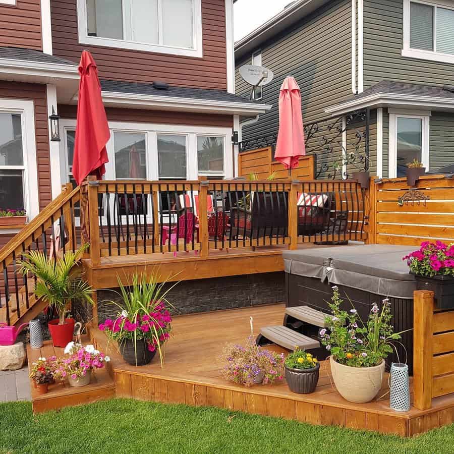 Wood and metal deck railing