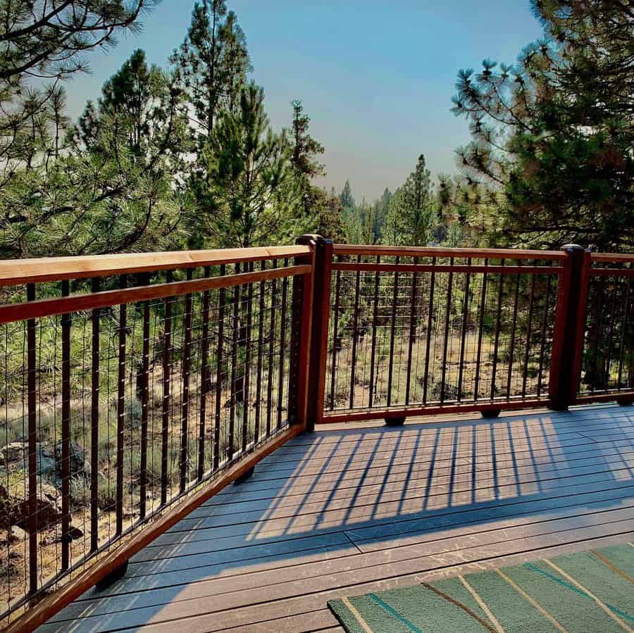 Wood and metal deck railing