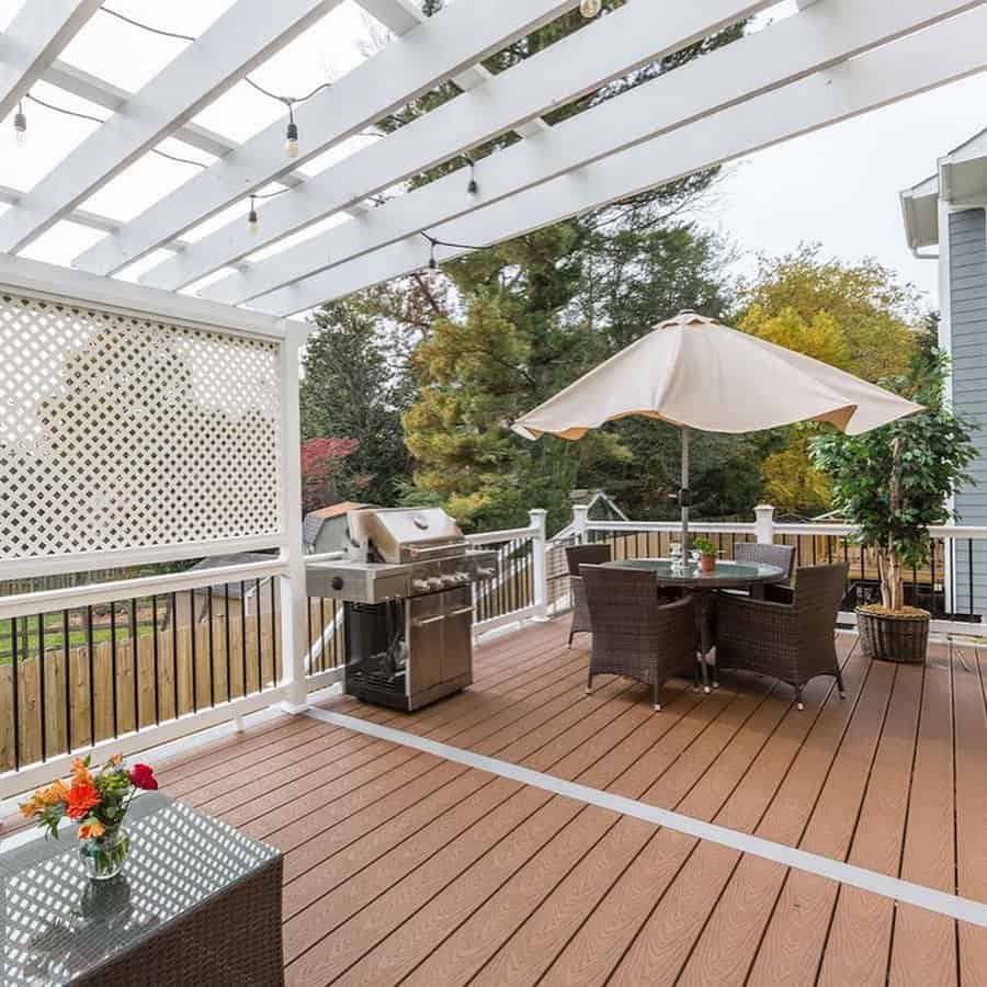 Full white deck railing