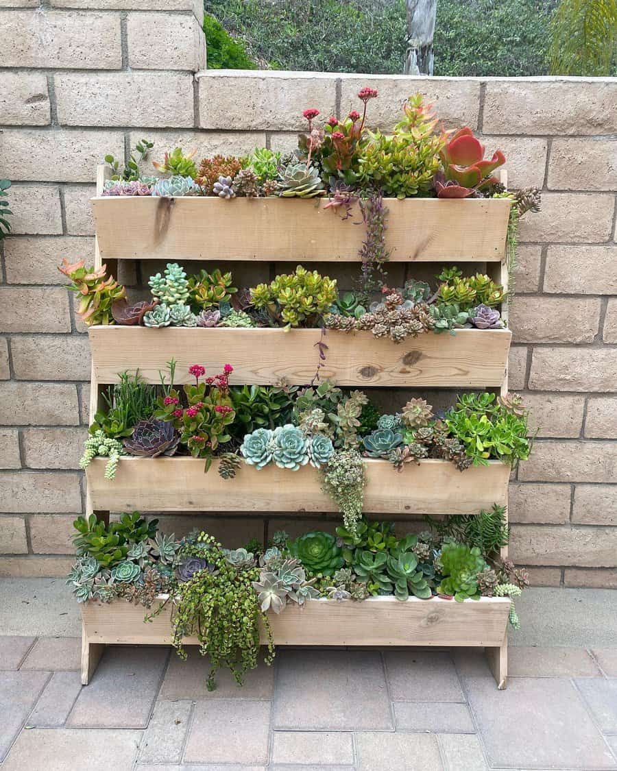 Vertical planter box