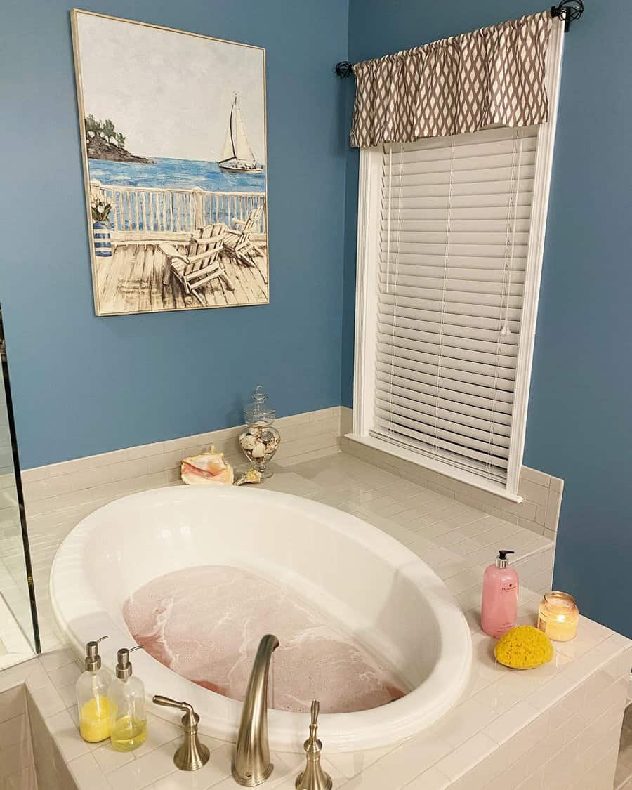 coastal wall art in bathroom