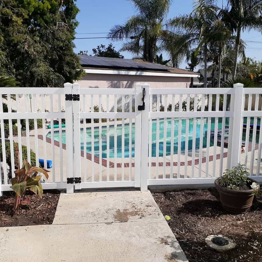 Vinyl pool fence