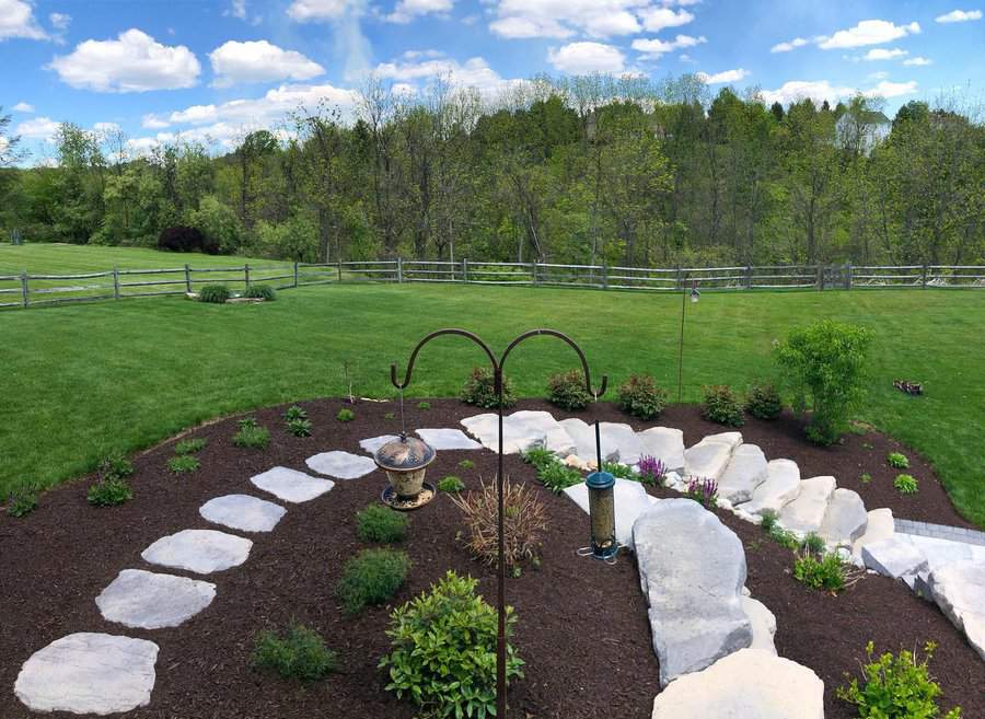 backyard landscaping with stepping stones 