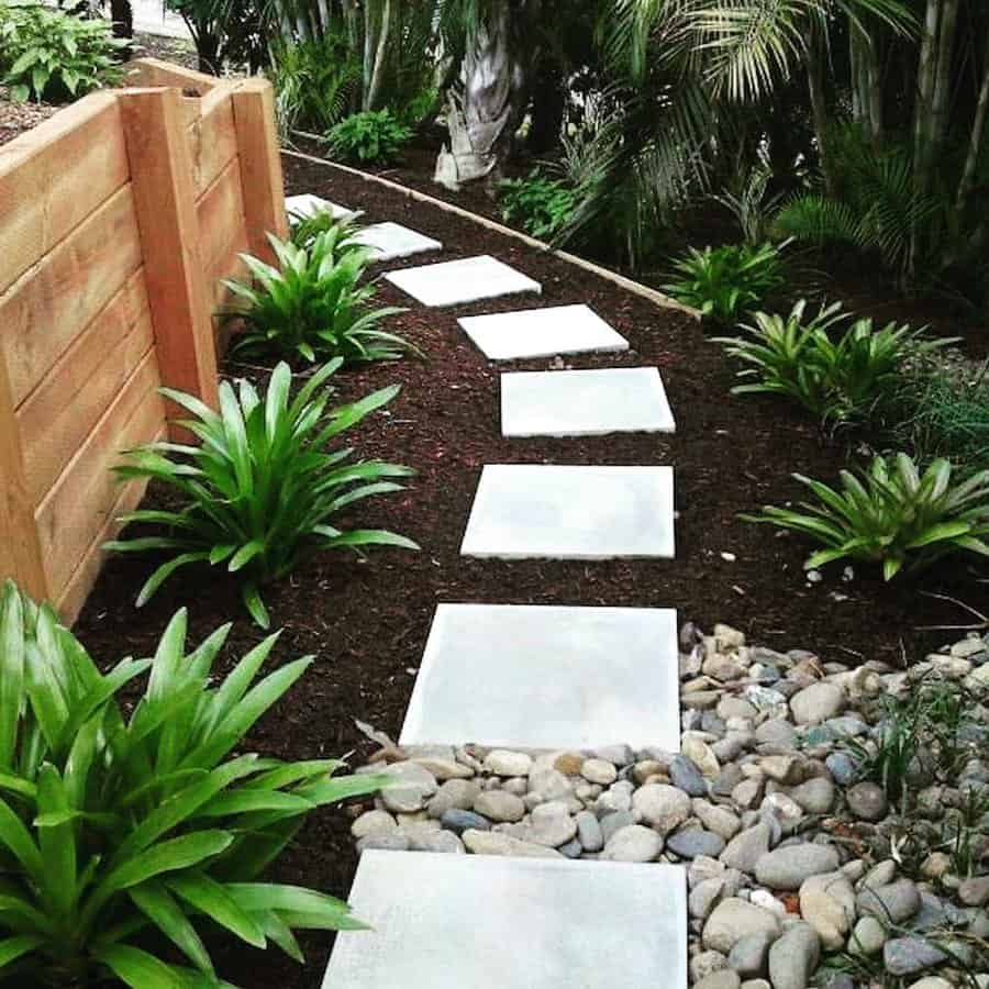 Concrete step walkway