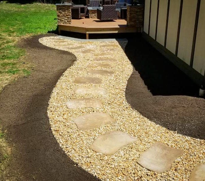 Concrete step walkway