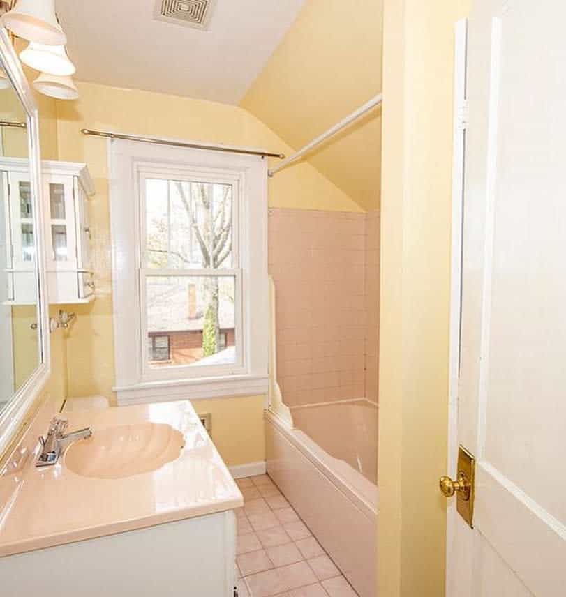 Chic bathroom with wall-mounted lighting