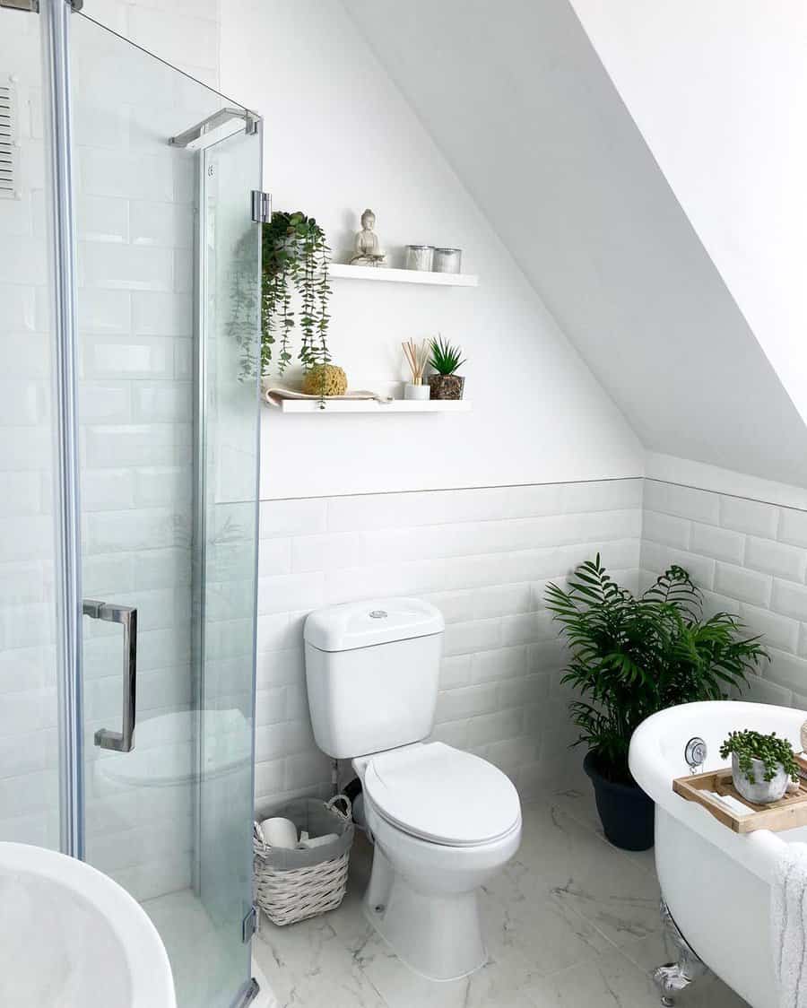 Wall mounted bathroom shelf