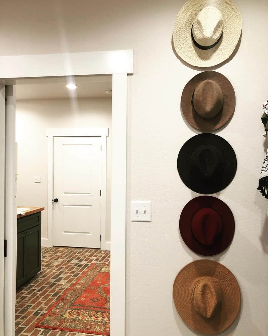 Wall hat rack