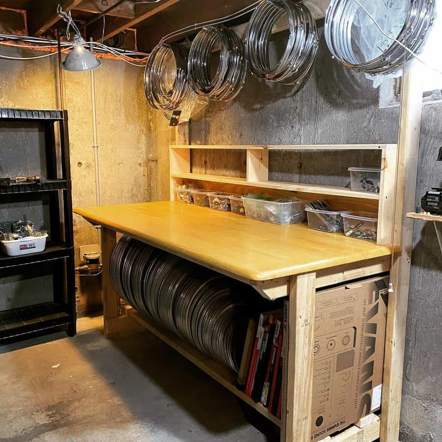 workbench with built-in shelves 