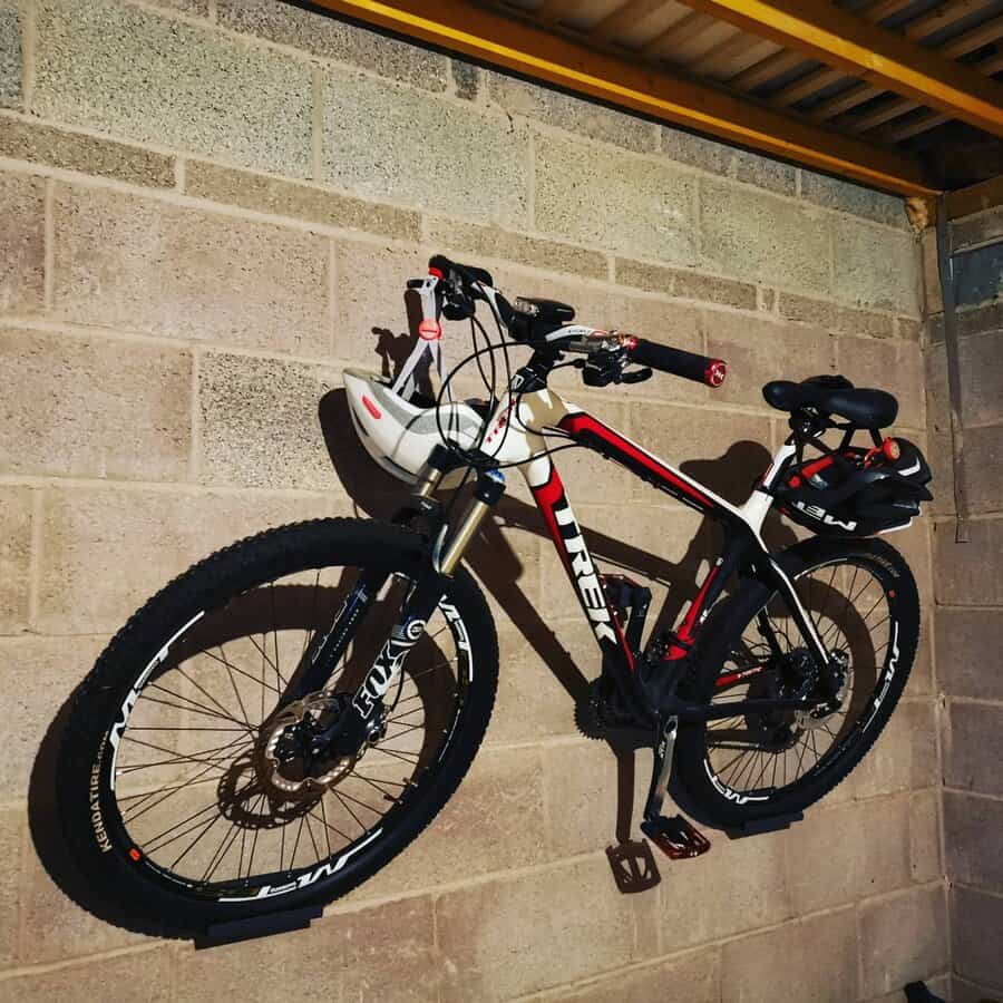 Wall mounted metal bike rack