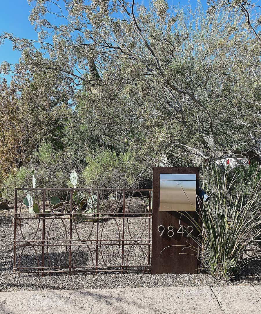 Wall mounted mailboxes