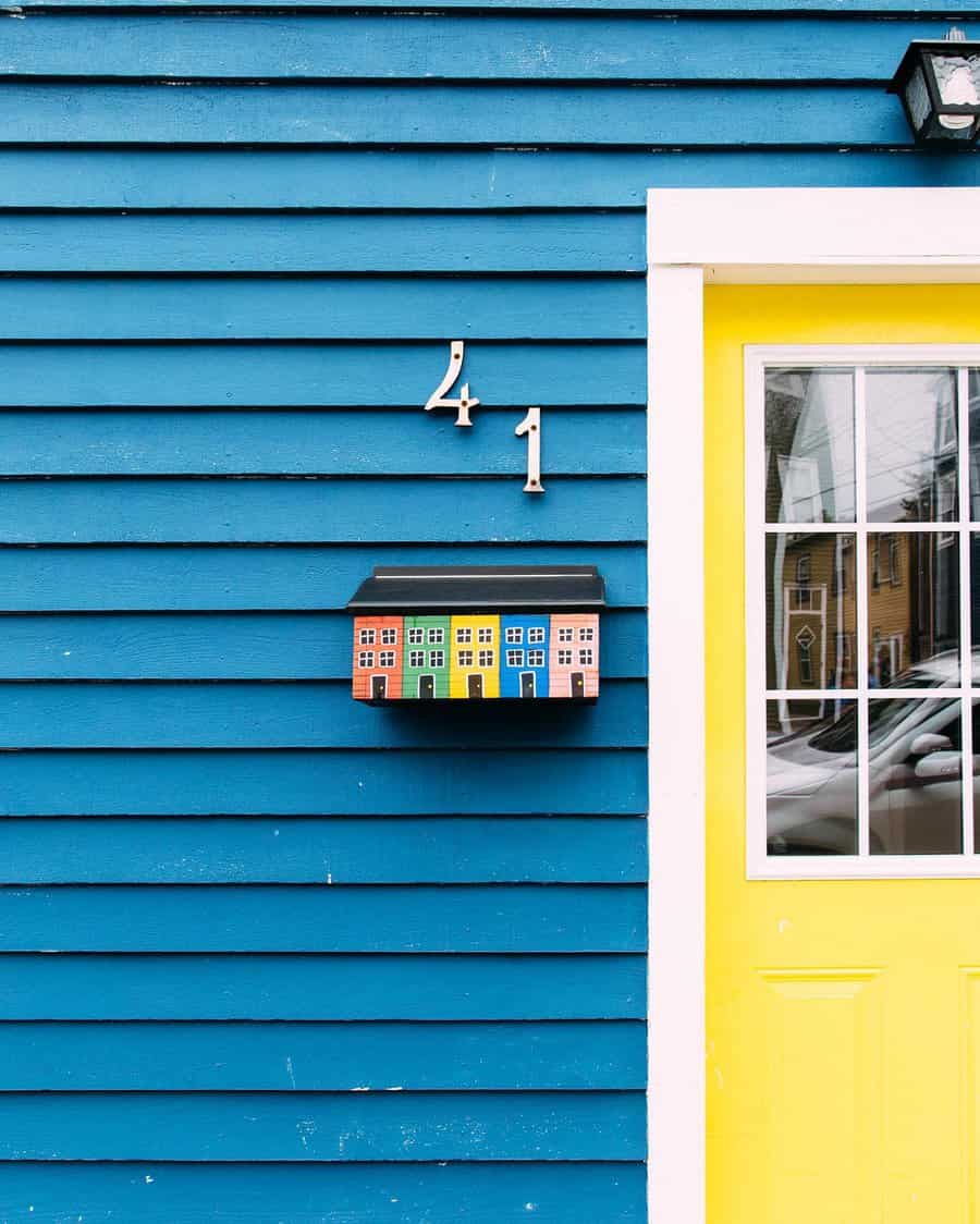 Wall mounted mailboxes