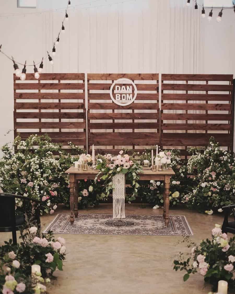 wood pallet wall event backdrop