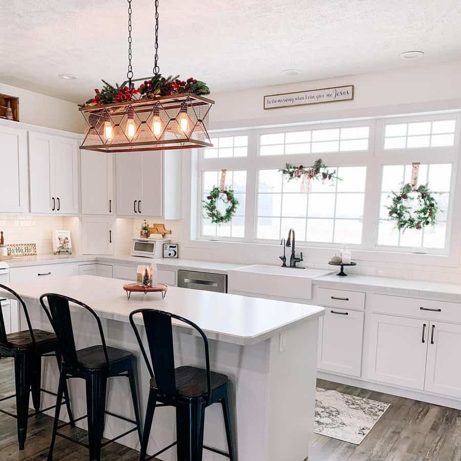 Farmhouse kitchen with seasonal decor