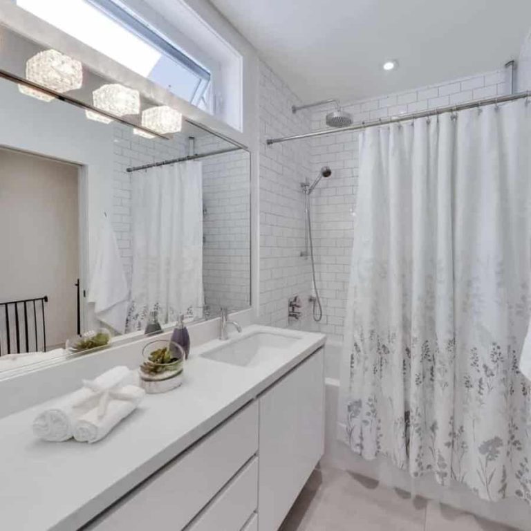24 Shower Curtain Ideas and Styles for Your Bathroom - Trendey