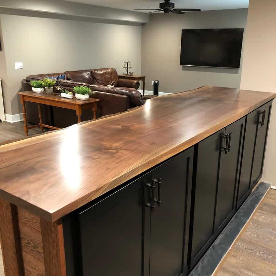 Modern kitchen counter with a central bar