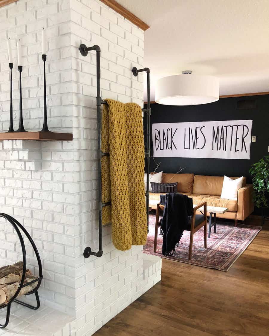 Wall mounted blanket rack