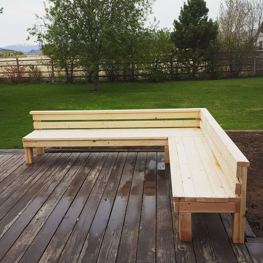 Wood pallet deck bench with backrest