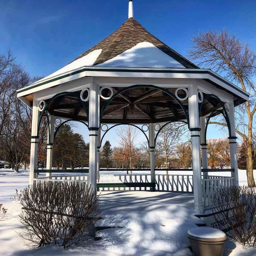 Round gazebo