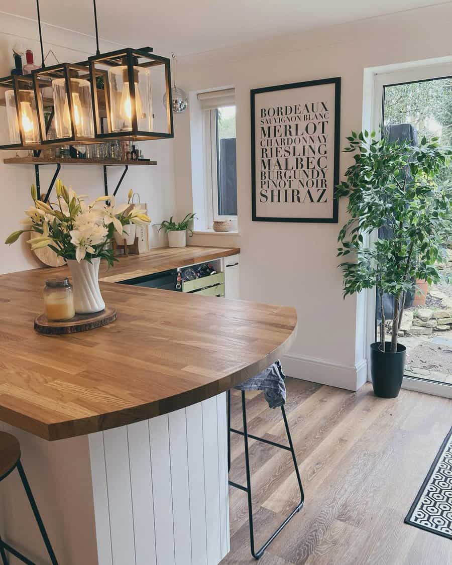 Elegant wood kitchen bar 