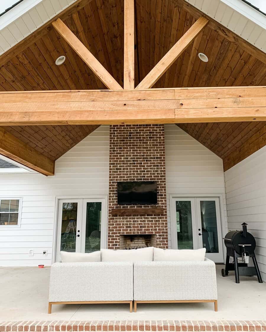 Porch ceiling with timber truss