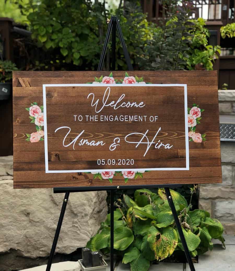 Wooden welcome sign