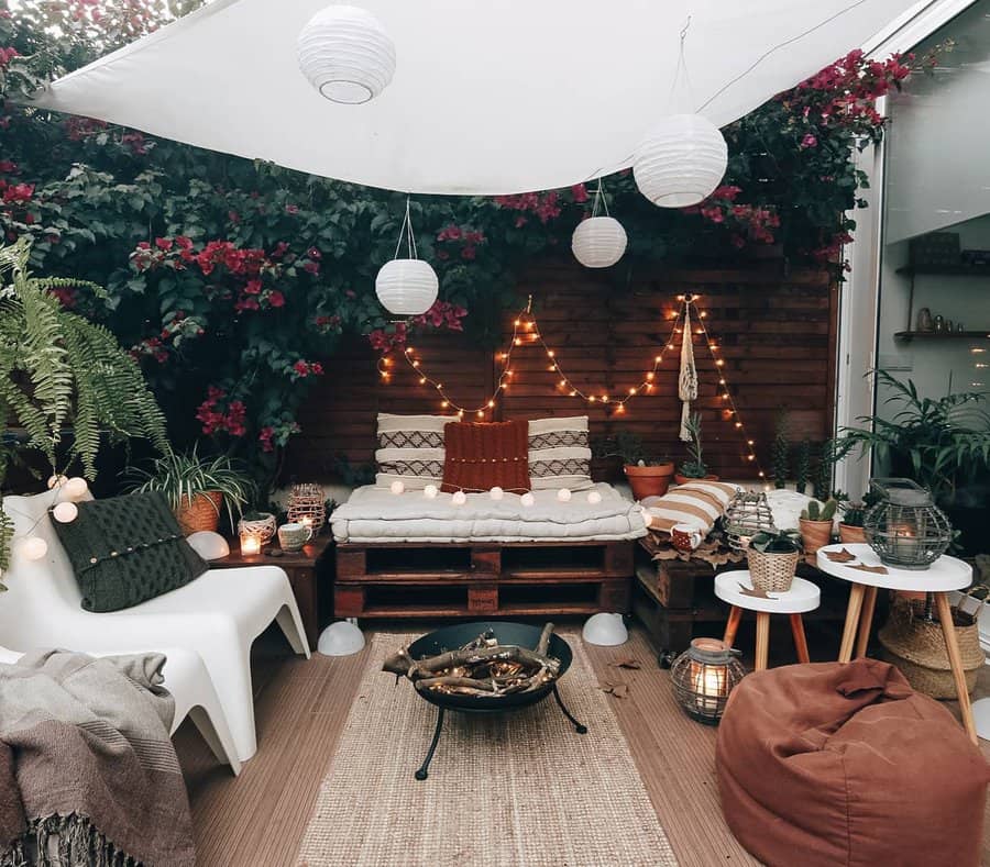 Apartment patio with lantern lighting