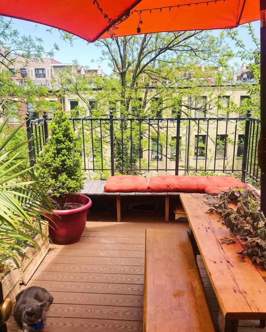 apartment patio with wood pallet furniture