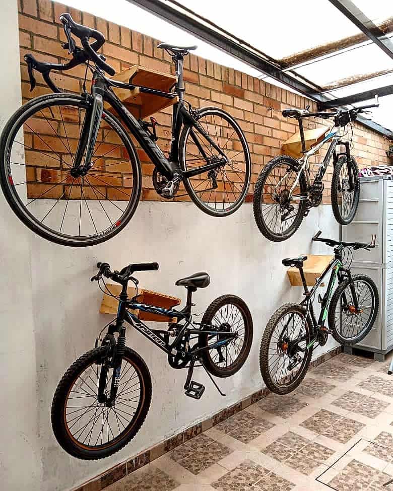 Wood pallet bike rack